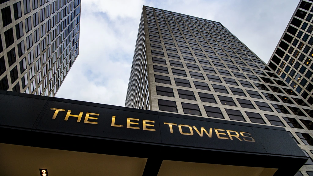 The Lee Towers gezien vanaf de entree
