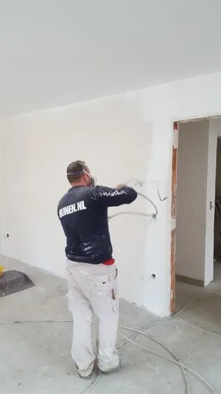 Spuitwerk in een nieuwbouwappartement