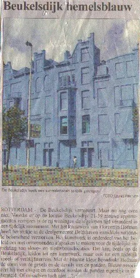 Blauwe deuren en kozijnen