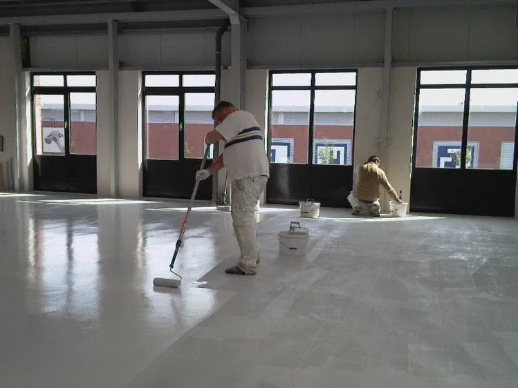 Afgewerkte showroomvloer bij PontMeyer in Eindhoven