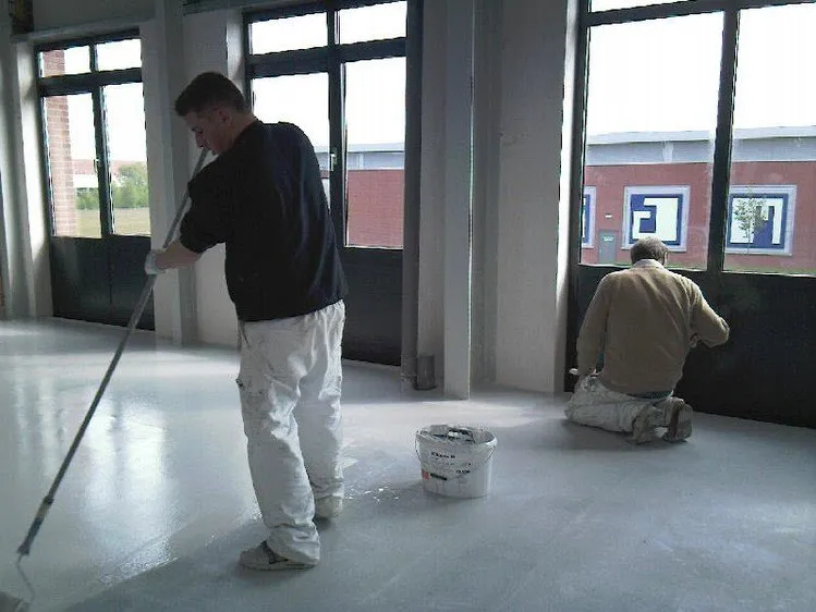 Overzicht van de afgewerkte showroom
