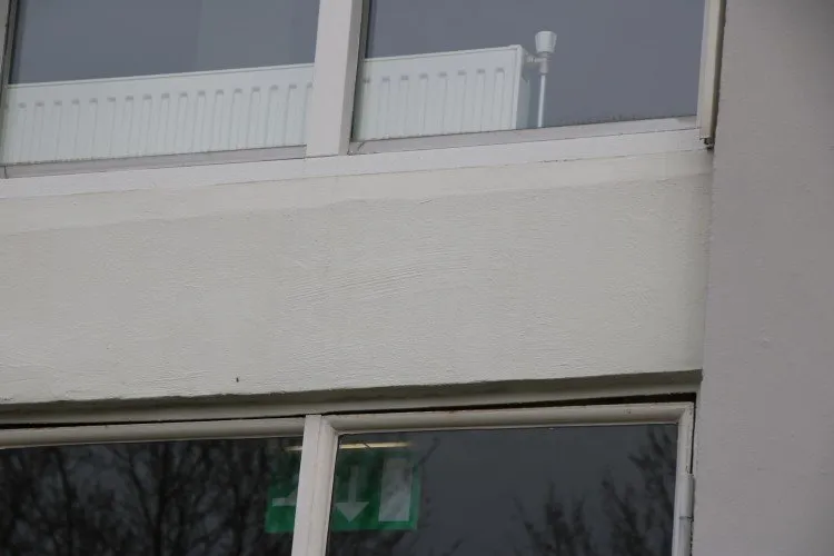 Voorbereiding van de betonnen gevel